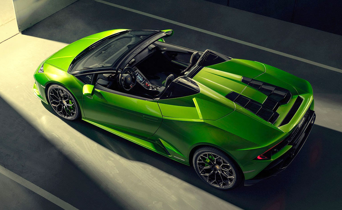 Lamborghini Huracan EVO Spyder 2021, a distinguished sports car featuring an elegant design, convertible roof, and superior performance on the road.